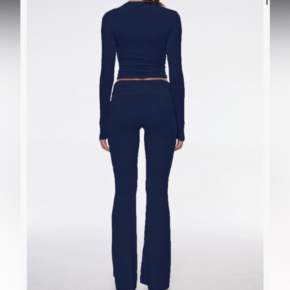 Flare leggings and long sleeve set - Picture 3 of 4